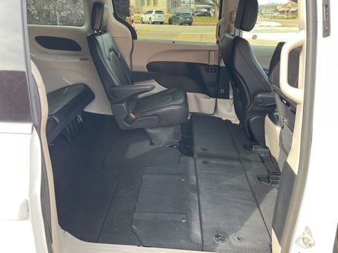 Used 2024 Chrysler Pacifica Touring-L image 24