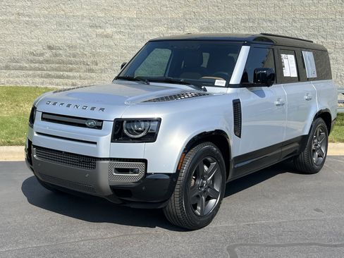 Certified 2023 Land Rover Defender 130 X-Dynamic SE AWD/4WD image 2