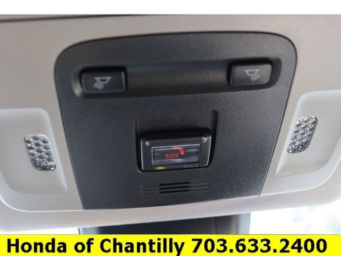 Used 2021 Toyota Camry SE FWD image 18