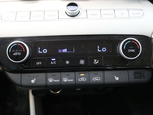Used 2024 Hyundai Elantra Limited FWD image 17