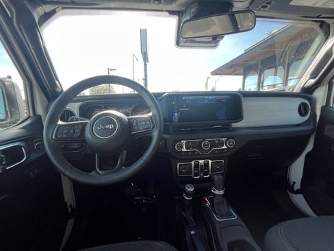 Used 2025 Jeep Wrangler Unlimited Sport AWD/4WD image 33
