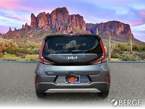 Used 2025 Kia Soul LX w/ LX Technology Package FWD image 7