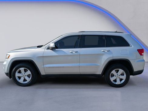 Used 2013 Jeep Grand Cherokee Laredo AWD/4WD image 6