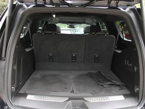 Used 2023 Chevrolet Suburban Premier AWD/4WD image 38
