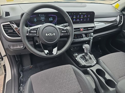New 2026 Kia Seltos S image 16