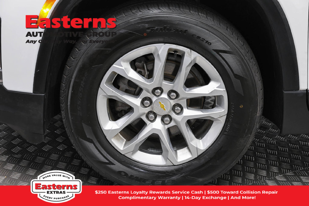 Used 2023 Chevrolet Traverse LS FWD image 31