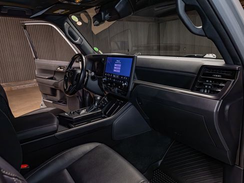 Used 2024 Lexus GX 550 image 13