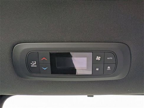 New 2026 Chrysler Pacifica Select image 24