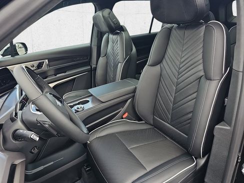 New 2026 Cadillac Vistiq Platinum w/ LPO, Floor Liner Package image 18