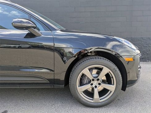 Used 2025 Porsche Macan image 11