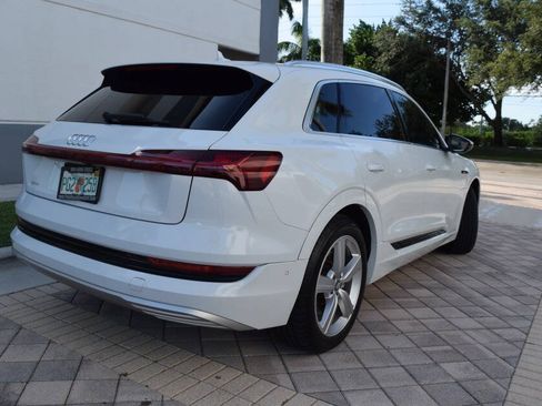 Used 2019 Audi e-tron Prestige w/ Prestige Package AWD/4WD image 6