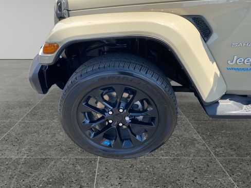 Used 2022 Jeep Wrangler Unlimited Sahara w/ Cold Weather Group AWD/4WD image 14