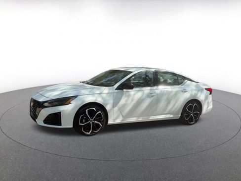 Used 2025 Nissan Altima 2.5 SR image 8