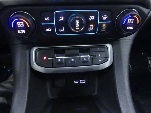 Used 2020 GMC Acadia SLT w/ Driver Alert Package II image 10