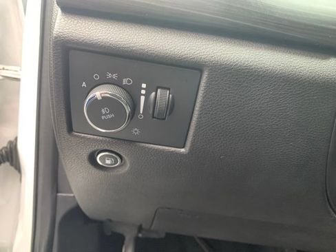Used 2022 Jeep Grand Cherokee Laredo X AWD/4WD image 24
