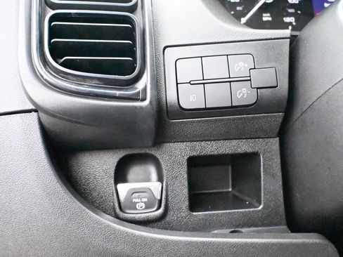 Used 2025 RAM ProMaster 2500 w/ Convenience Group FWD image 9