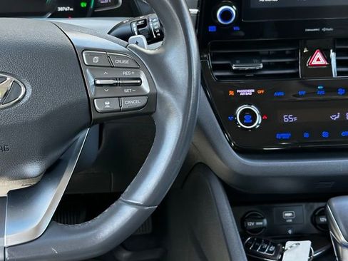 Used 2020 Hyundai Ioniq SEL FWD image 33