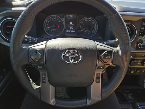 Used 2023 Toyota Tacoma TRD Off-Road w/ Technology Package AWD/4WD image 18