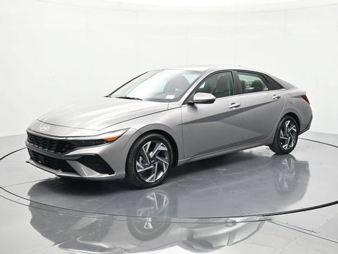Used 2025 Hyundai Elantra Limited FWD image 1