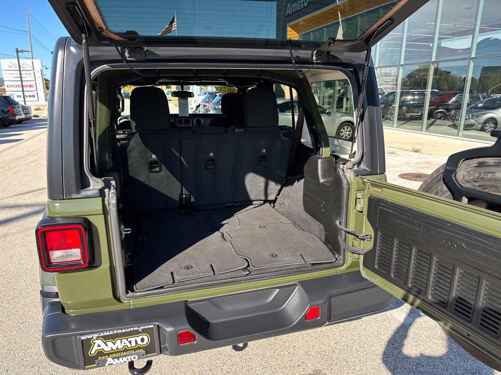 Used 2021 Jeep Wrangler Unlimited Sahara AWD/4WD image 15