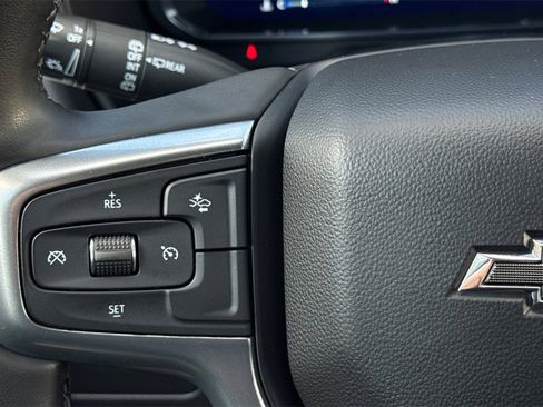 Used 2023 Chevrolet Suburban Z71 image 30