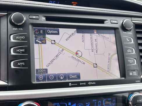 Used 2019 Toyota Highlander XLE FWD image 16