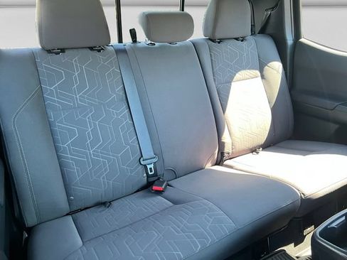 Used 2017 Toyota Tacoma TRD Off-Road w/ Premium & Technology Package AWD/4WD image 16