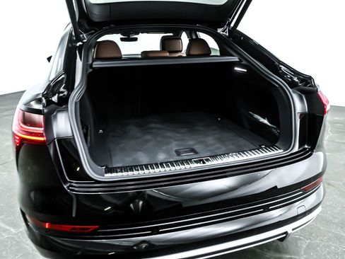 Used 2022 Audi e-tron Premium image 23