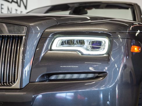 Used 2018 Rolls-Royce Dawn RWD image 26