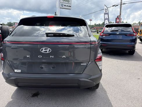 Used 2025 Hyundai Kona SEL AWD/4WD image 9