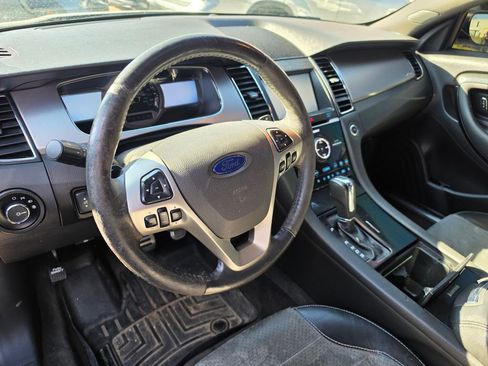 Used 2013 Ford Taurus SHO image 4