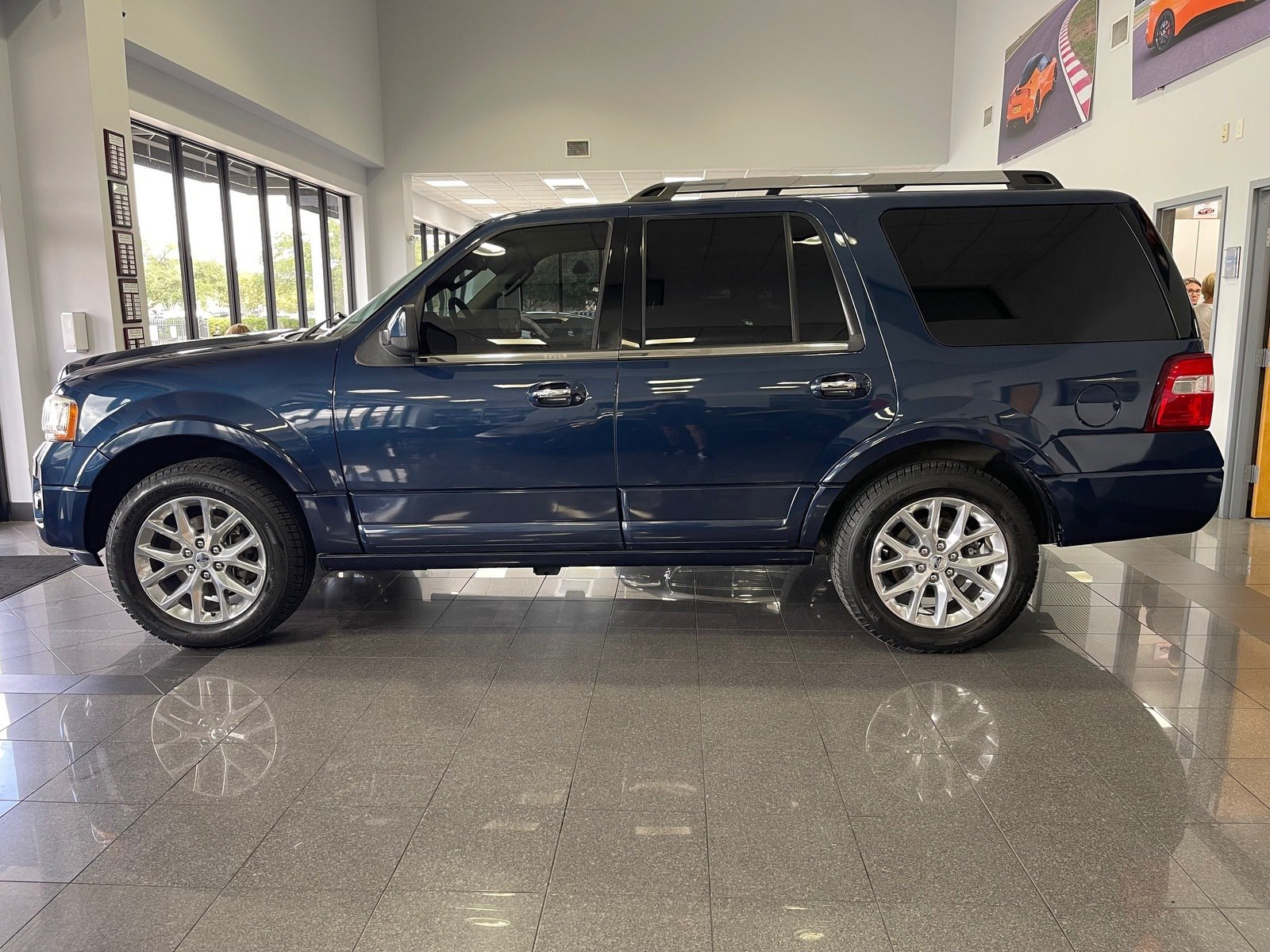 Used 2017 Ford Expedition Limited w/ Equipment Group 301A RWD image 2