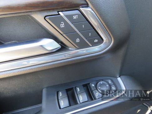 Used 2024 GMC Sierra 1500 SLT image 13