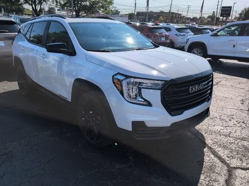 Used 2023 GMC Terrain SLE w/ Driver Convenience Package AWD/4WD image 3