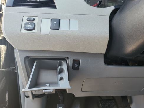 Used 2012 Toyota Sienna LE w/ Towing Pkg FWD image 33