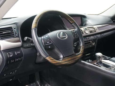 Used 2015 Lexus LS 460 w/ Comfort Package RWD image 10