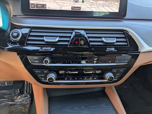 Used 2022 BMW 530e w/ Premium Package image 17