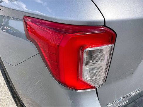 Used 2023 Ford Explorer Limited AWD/4WD image 32