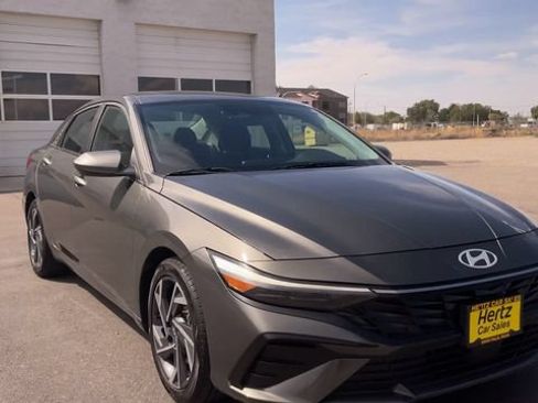 Used 2025 Hyundai Elantra SEL FWD image 4