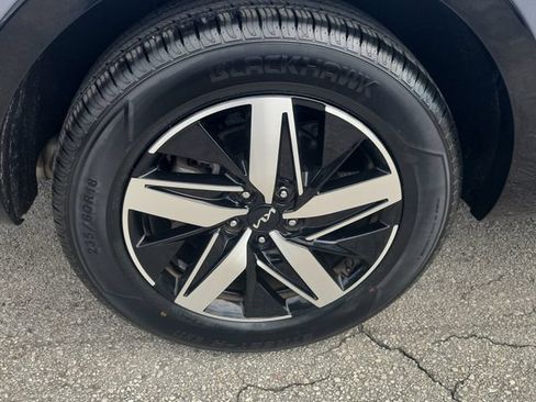 Used 2022 Kia Sorento S w/ Panoramic Sunroof Package FWD image 7