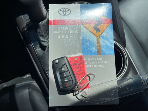 Used 2024 Toyota Camry SE FWD image 10