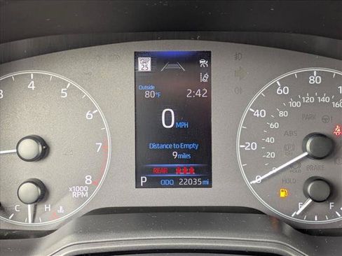 Used 2025 Toyota Corolla Cross LE FWD image 11