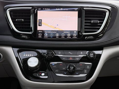 Used 2020 Chrysler Pacifica Limited FWD image 41