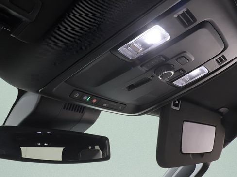 Used 2025 Chevrolet Suburban Premier image 16