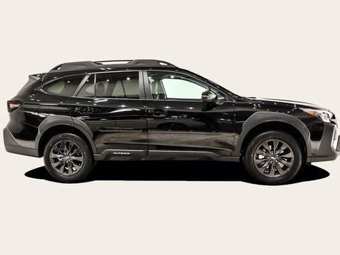 Used 2025 Subaru Outback Onyx Edition image 4