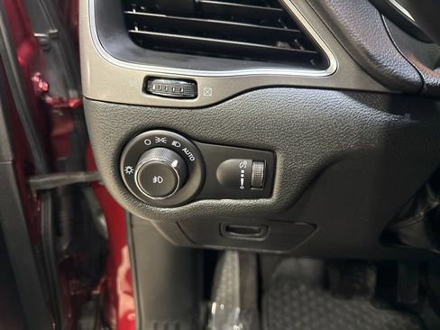 Used 2019 Jeep Cherokee Latitude w/ Cold Weather Group image 13