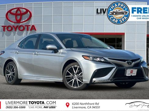 Used 2021 Toyota Camry SE FWD image 1