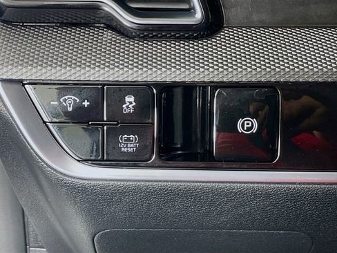 Used 2025 Kia Sportage LX FWD image 11