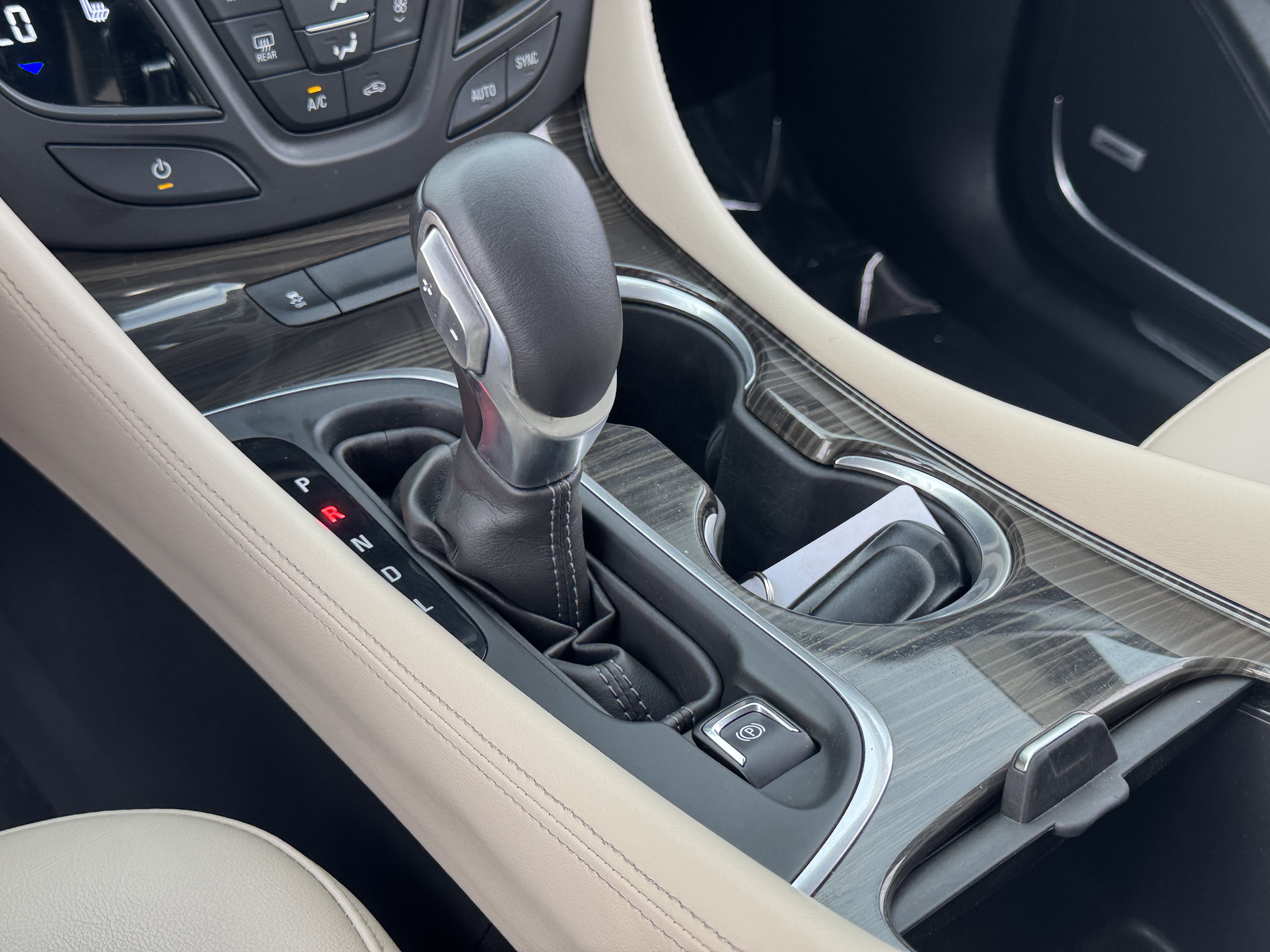 Used 2019 Buick Envision Premium AWD/4WD image 30