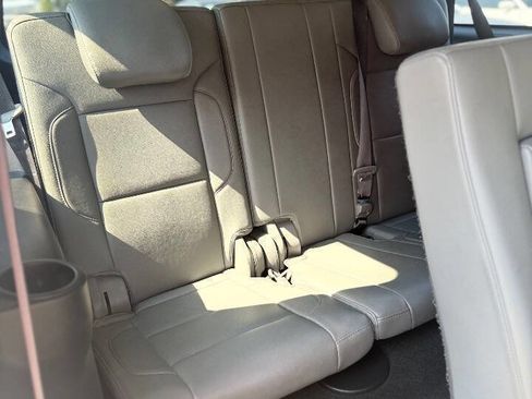 Used 2018 Chevrolet Suburban LT image 21